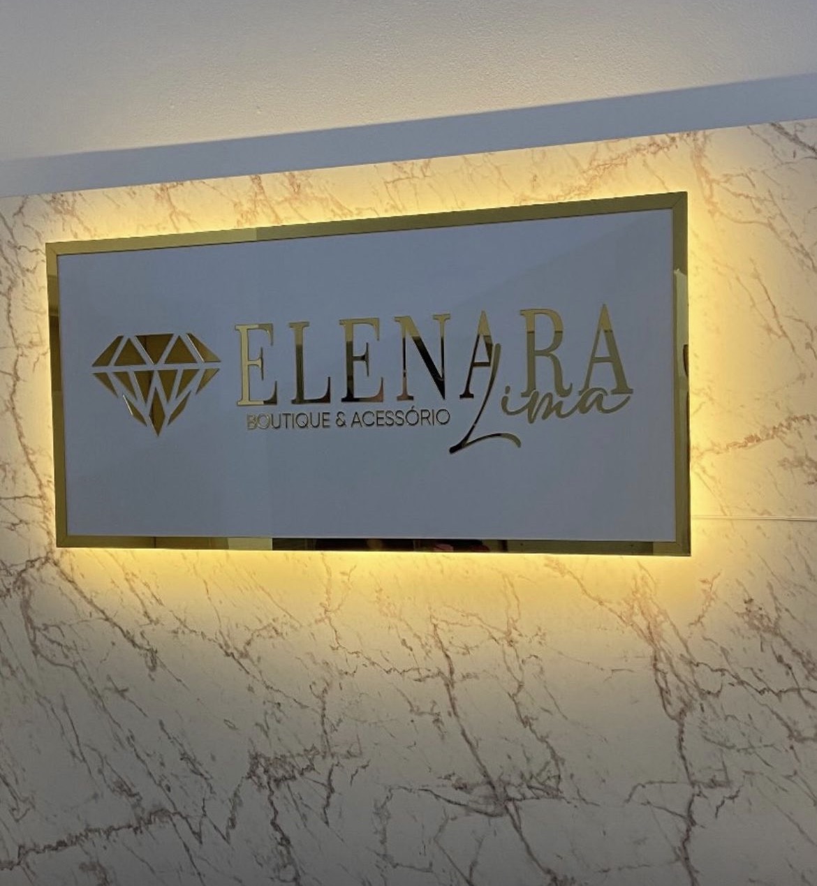 Placa Retangular com Iluminação Retro